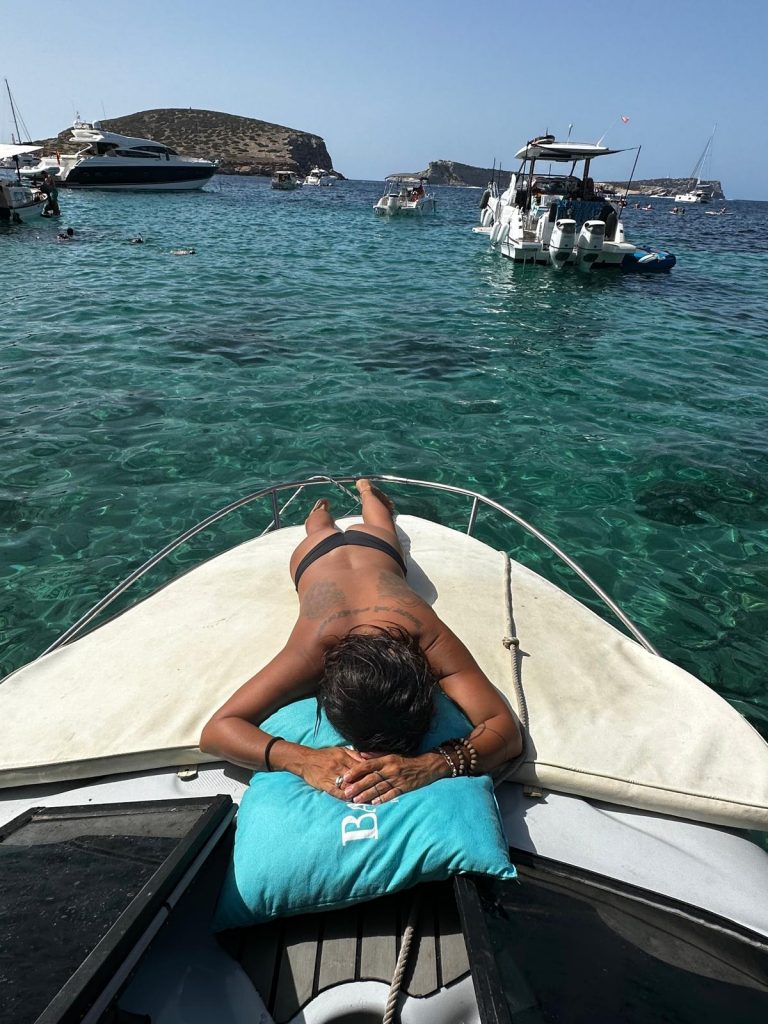 ARCO IRIS ECLIPSE 18 CUDDY