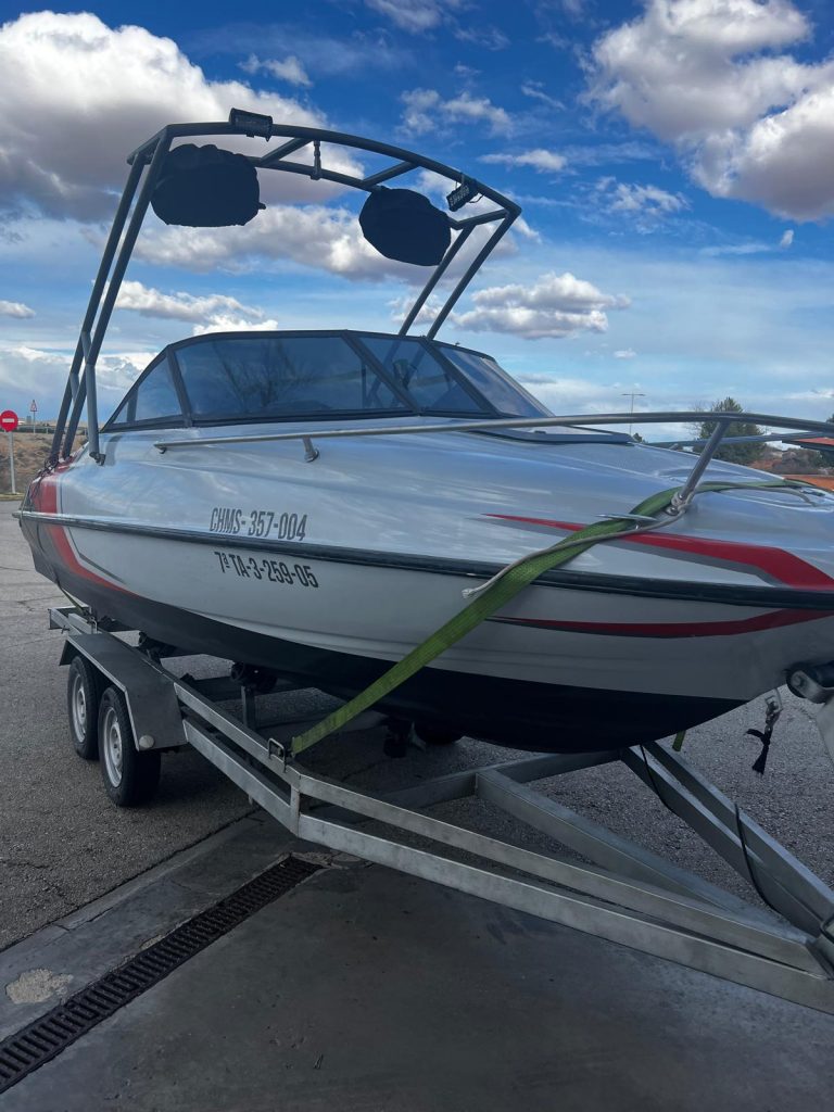 ARCO IRIS ECLIPSE 18 CUDDY